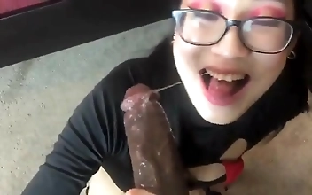 偷拍 Outdoor Amateur Asian MILF Gets Super horny and
