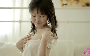 裸体 色视频 Sizzling Shower Showdown Redhead's Mind-Bending Blowjob Bliss