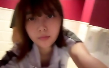 男人 play Seductive Asian Temptress Delights in Toilet Pleasures