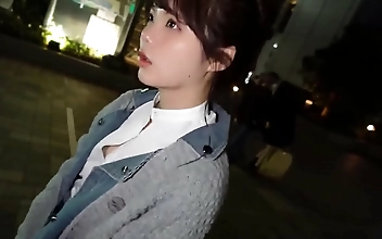呻吟 Seductive Asian Bombshell Teases with Sultry Temptation Tactics