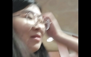 嗯啊 Sexy Japanese MILF Shows Off Her Curvy Body