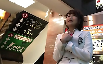 电影 Sexy Japanese Girl Teases Her Curves Giving Intense