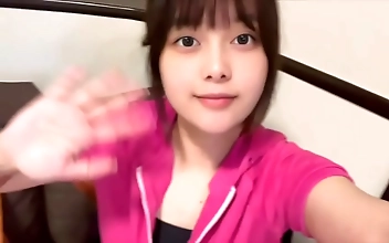 大片 三上悠亚 Japanese Girl Teases and Sucks in Public for