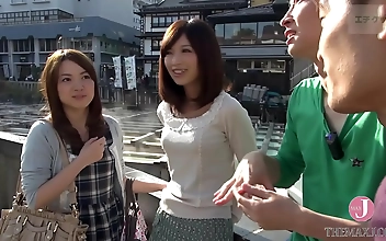 高清 Hot Curvy Japanese Babe Delights with Kneeling Blowjob